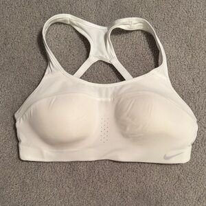 Nike Women's White Sports Bra Never worn. Small